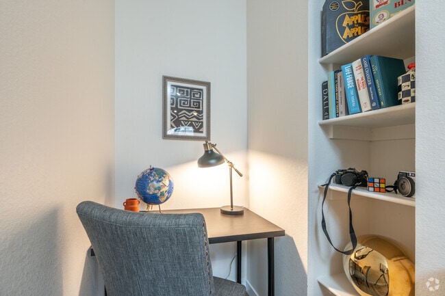 1BR, 1BA - 771SF - Working Area - The Edge at Mountain Shadows