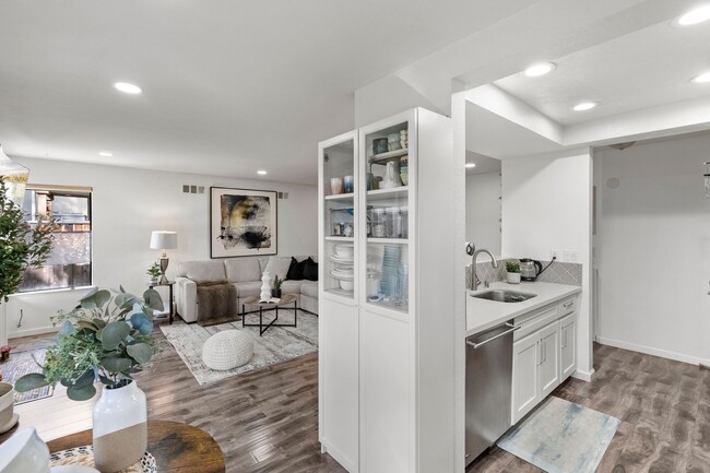 Foto del edificio - 874 Cherry Glen Cir