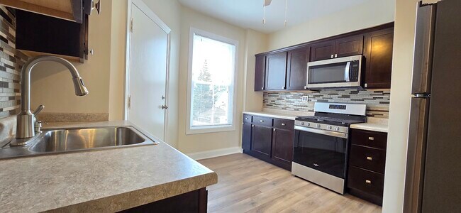 Building Photo - 3404 N Karlov Ave