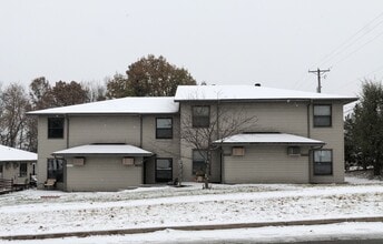 Building Photo - 1621 Devney Dr