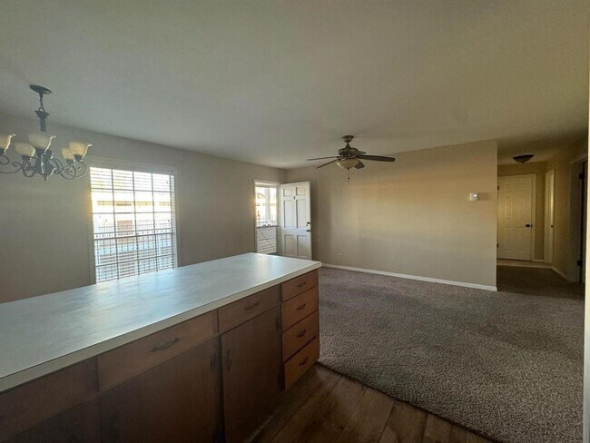 Foto del edificio - 401 E Main St