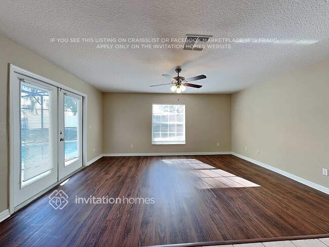 Foto del edificio - 115 Secluded Oak Ct