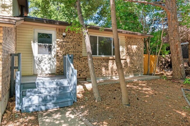 Building Photo - 7141 Deframe Ct