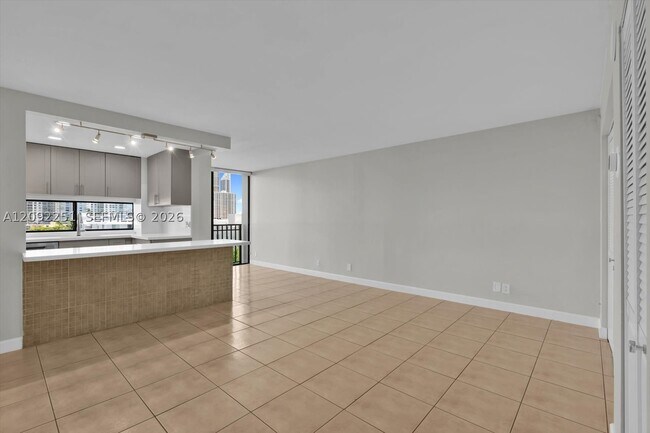 Foto del edificio - 17021 N Bay Rd