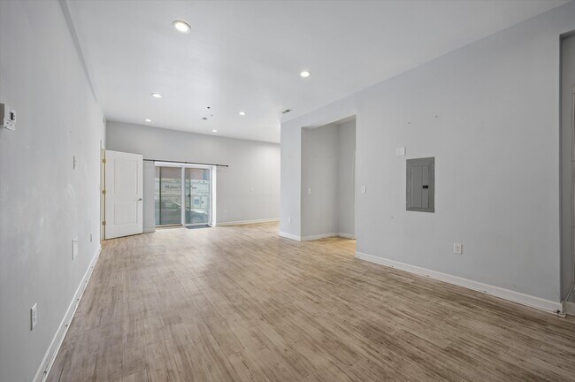 Foto del edificio - 980 N Marshall St