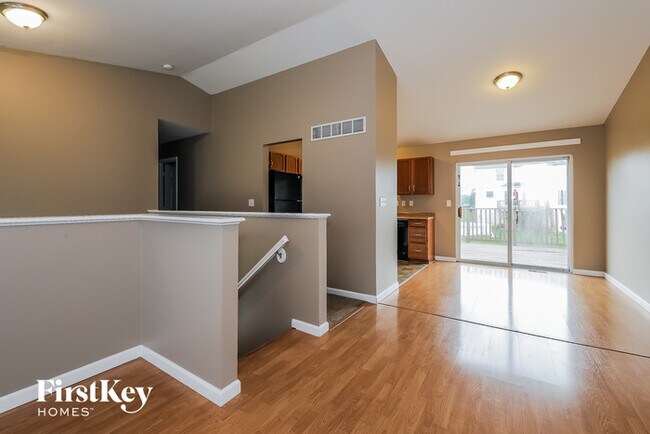Building Photo - 656 Glenshee Dr