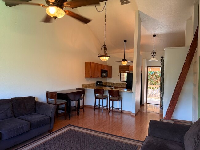 Building Photo - 15 Kulanihakoi St