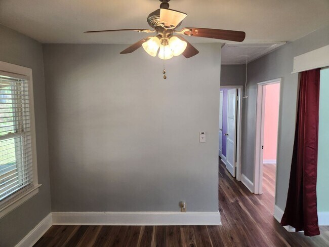 Foto del edificio - 2 Bedroom/1 Bathroom House just Southwest ...