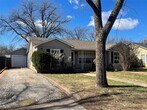 Foto principal - 818 Davis Dr