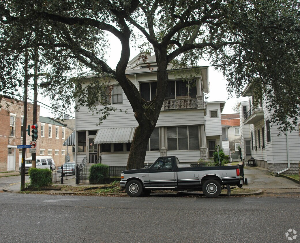 Building Photo - 1800 Prytania St
