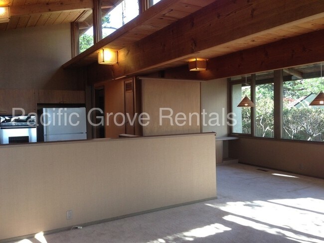 Building Photo - 4142 Sunridge Rd