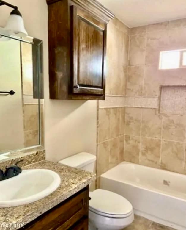 Foto del edificio - 2021 Treasure Oaks Dr
