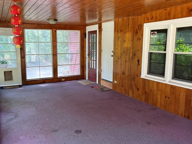Building Photo - 300 Greenfield Rd