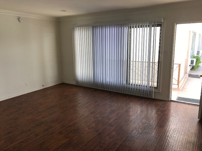 Foto del edificio - 6151 Fountain Ave