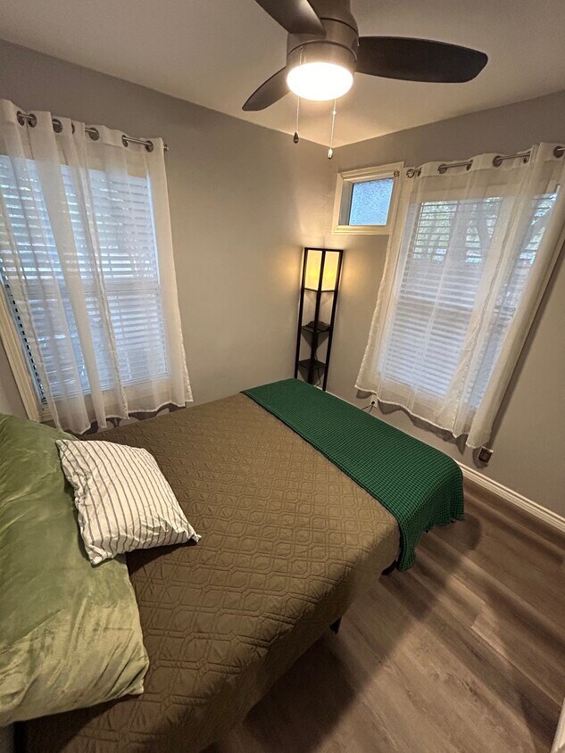 Foto principal - 5901 Worth St