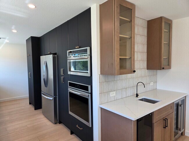 Beverage Bar - 10717 Deer Canyon Rd