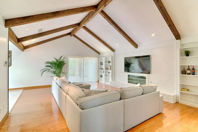 Living Room - 1813 Cedar Ridge Dr