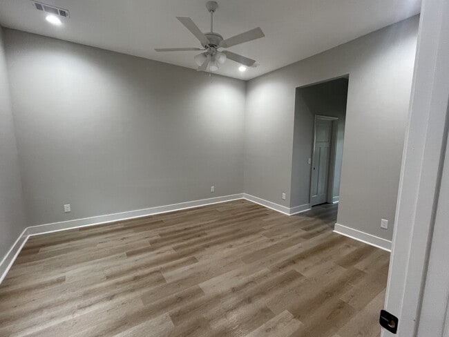 Foto del edificio - 104 W 9th St