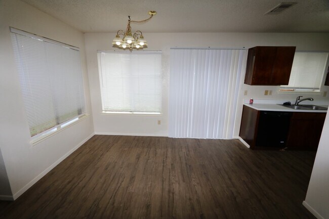 Foto del edificio - 3214 Keywood Ln