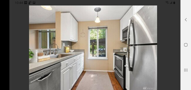 Building Photo - 14502 NE 30th Pl