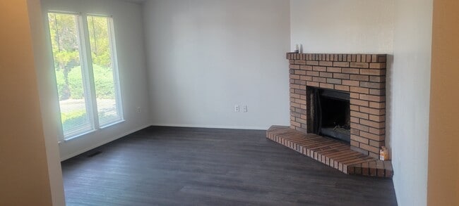 Building Photo - 1215 S 43rd Ave