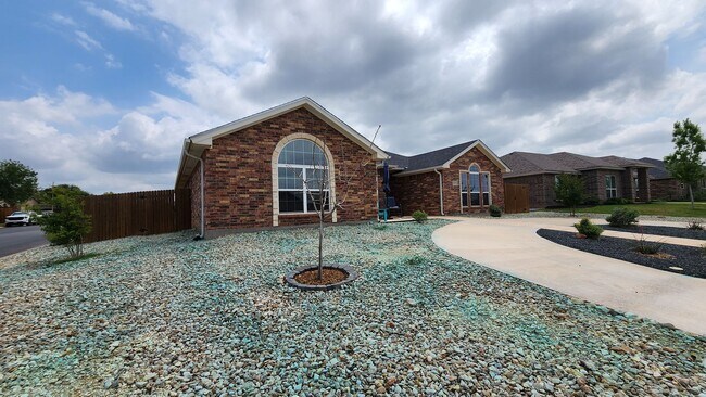 Foto del edificio - New, Gorgeous 4 bedroom, 3 bathroom home C...