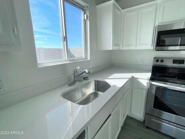 Building Photo - 12777 Benito Dr