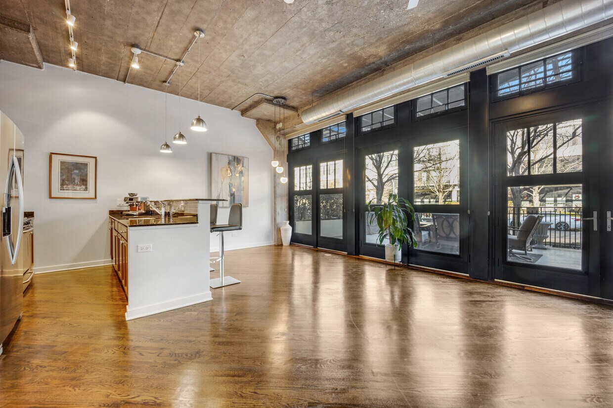 Foto principal - 1001 W 15th St