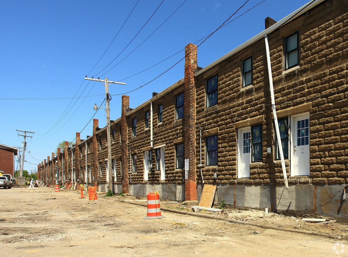 Building Photo - Neal Terrace