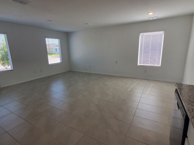 Building Photo - 143 Sunflower St