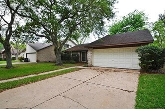 Building Photo - 3130 Frontier Dr