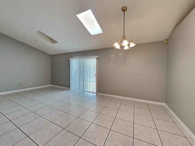 Foto del edificio - 661 Piedmont Dr