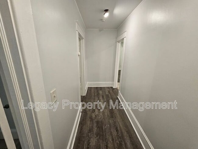 Building Photo - 703 Askew St