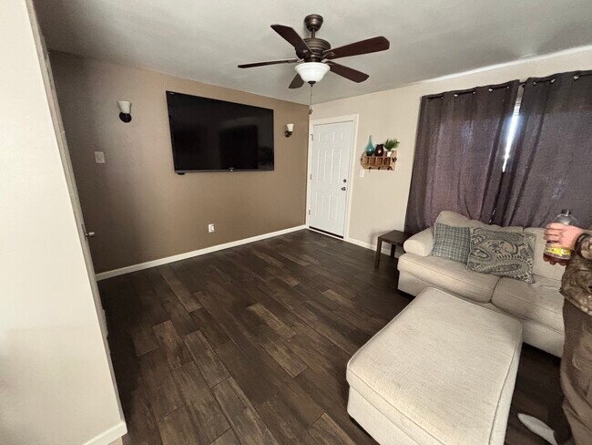 Foto del edificio - 4012 E 27th St