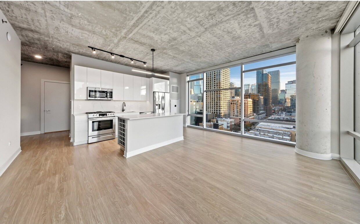 Foto principal - 216 W Chicago Ave