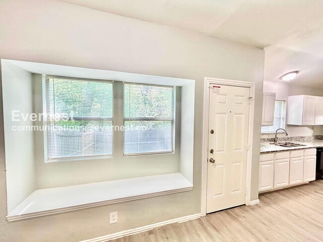 Building Photo - 152 Creek Cove Dr