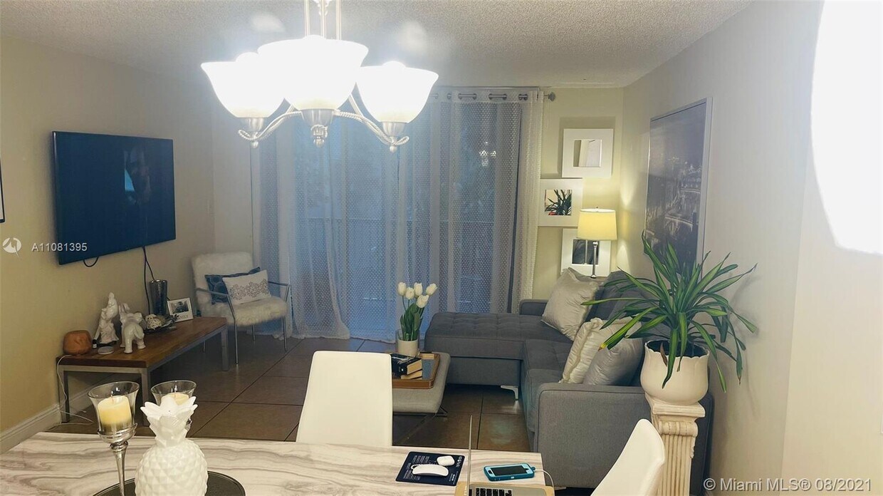 3301 NW 47th Terrace Unit 211, Lauderdale Lakes, FL 33319 Condo for