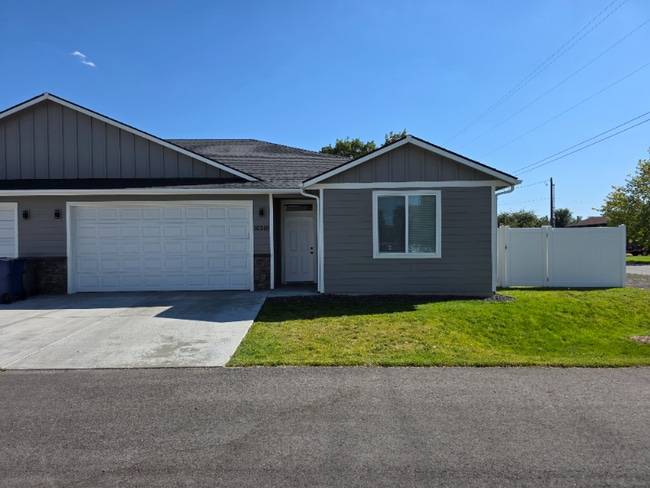 Building Photo - 10310 E Augusta Ct