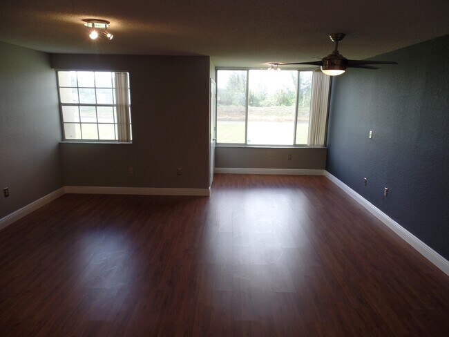 Building Photo - 2880 N Oakland Forest Dr