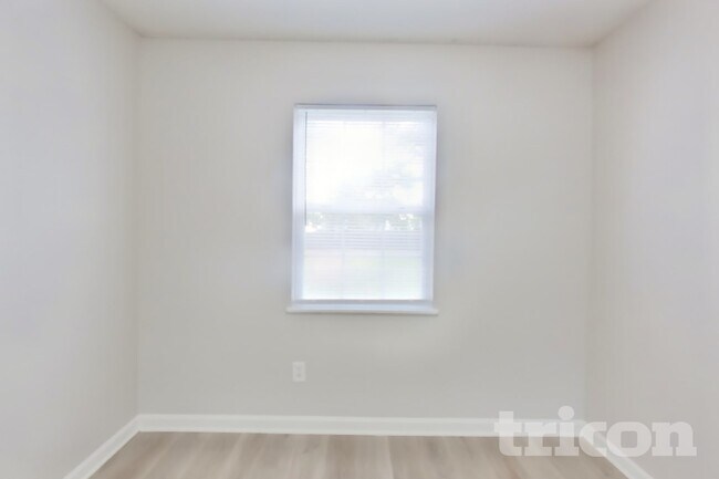 Foto del edificio - 131 Quiet Grove Dr