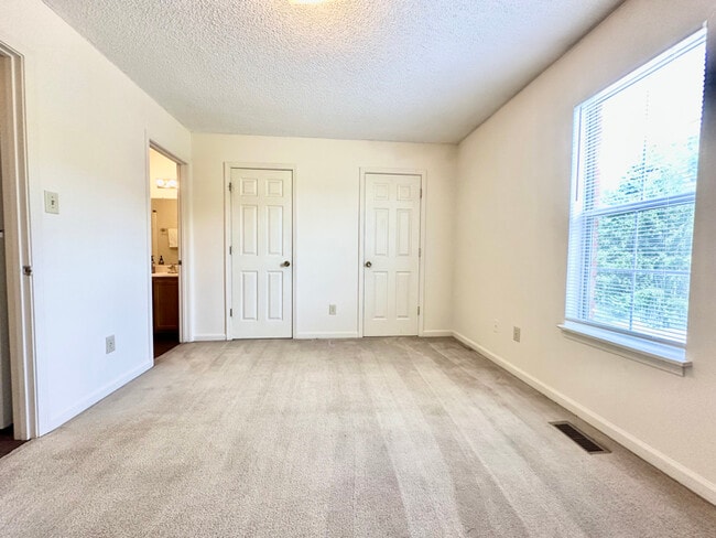 Building Photo - 805 Old Gray Station Rd