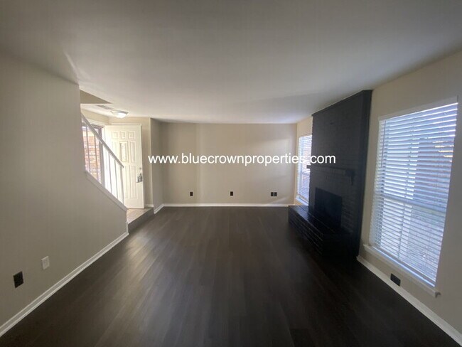 Building Photo - 2013 Via Miramonte