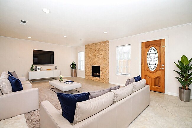 Foto del edificio - 13240 Trail Hollow Dr