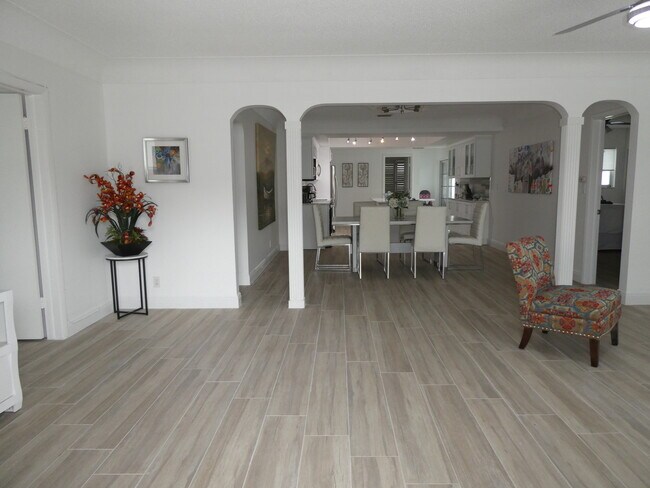 Foto del edificio - 2628 NE 49th St