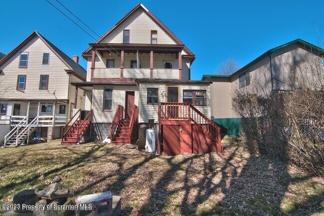 Foto del edificio - 1418 Capouse Ave
