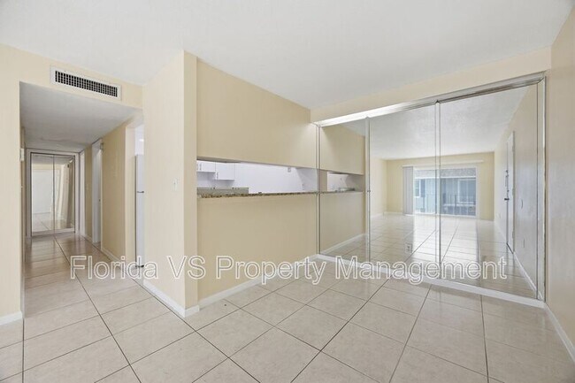 Foto del edificio - 925 W Oak Ridge Rd