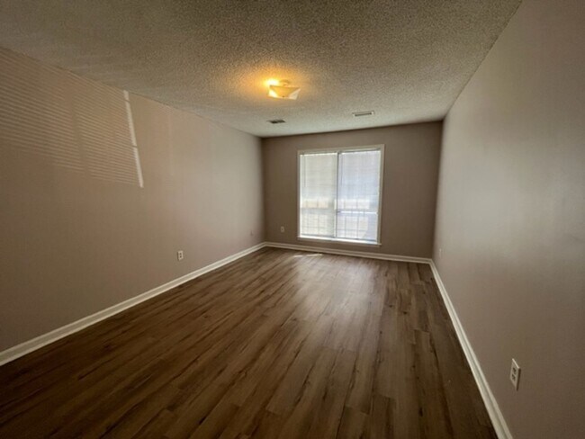 Foto del edificio - Renovated 2 Bedroom 2 Bath Duplex for Rent!!