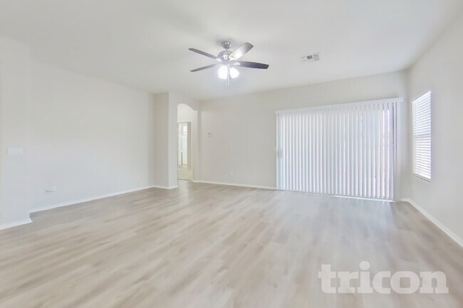 Building Photo - 14621 W Ventura St