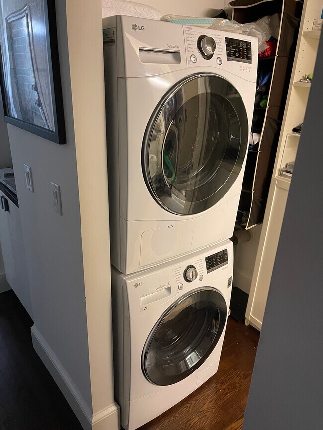 In unit washer/dryer - 929 Bush St
