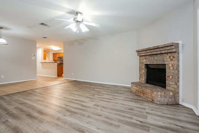 Building Photo - 1933 Indian Lilac Dr